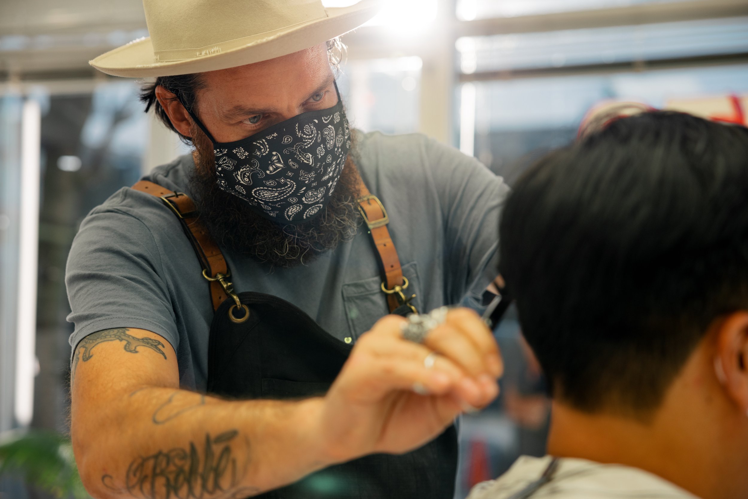 MikeSeehagel_100395_Day_01_Shot_03_Barber_1561